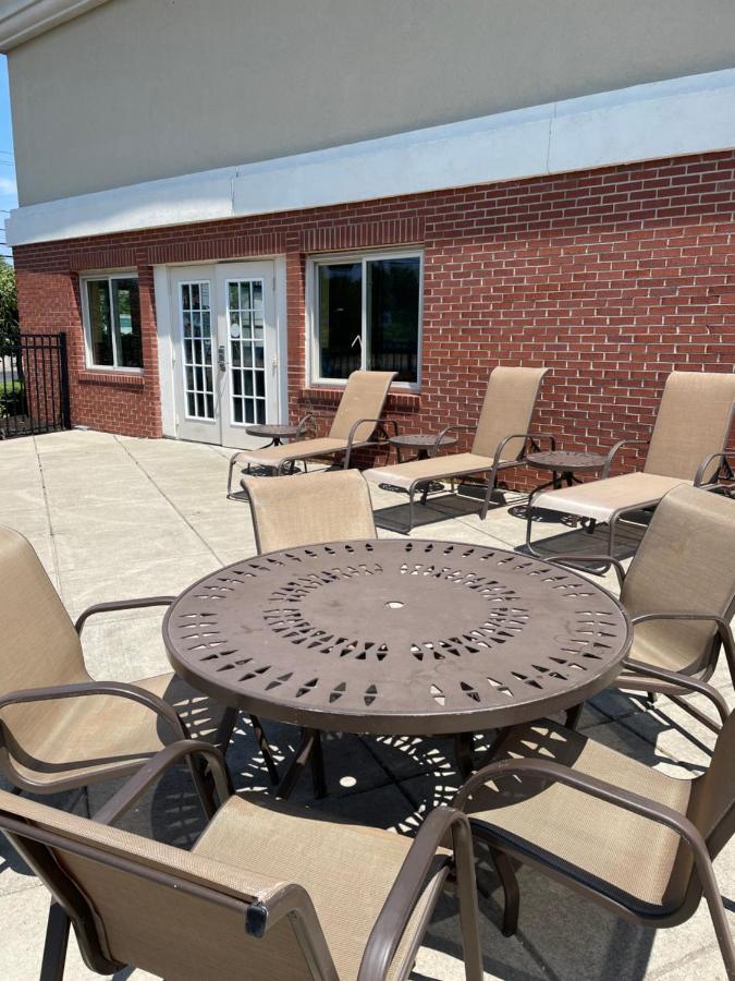 Holiday Inn Express & Suites Niagara Falls By Ihg Exterior photo