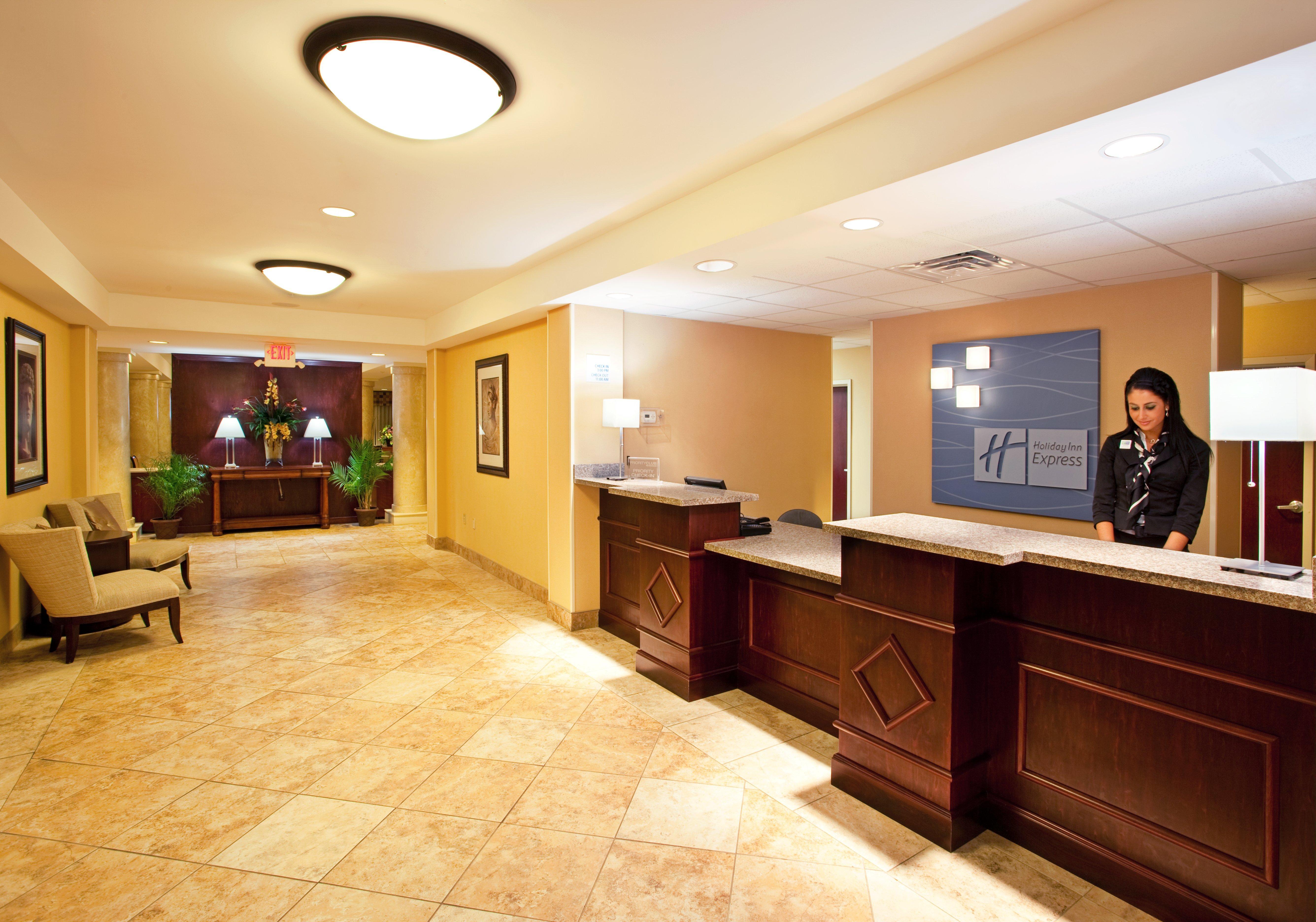 Holiday Inn Express & Suites Niagara Falls By Ihg Exterior photo